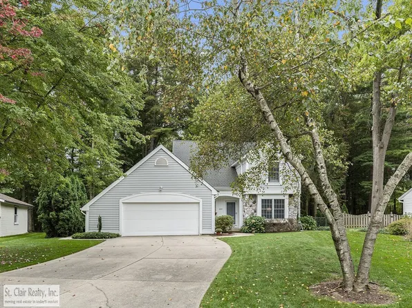 1224 Oakwood Ln, Saint Clair, MI 48079