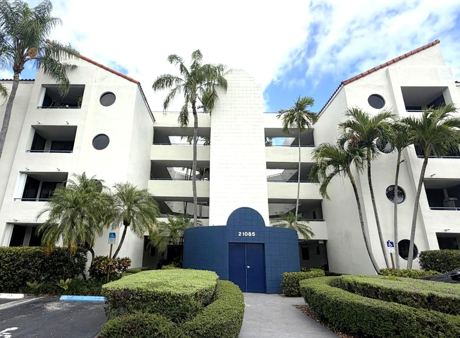 2 bed, 2.0 bath, 1255 sqft, $3,000 — Photo 1