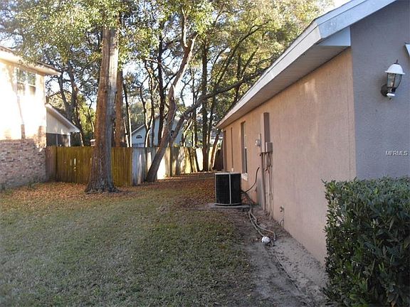 3rd image of 1545 Oakwood Ct