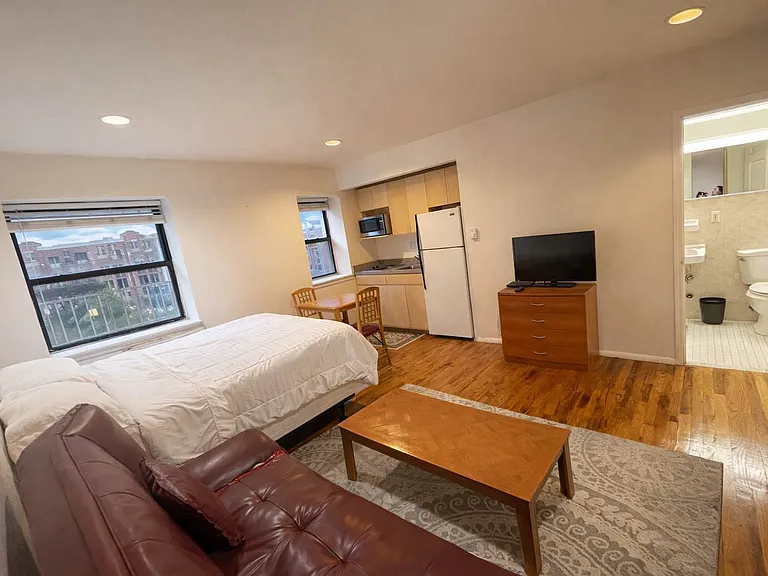 348 E 49th St #4E — Photo 2