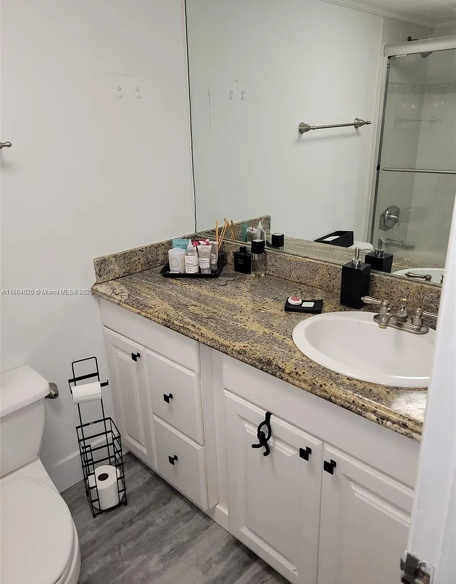 3 bed, 1380 sqft, $3,200 — Photo 3