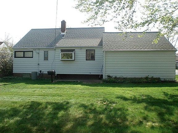 2nd image of 354 E 262nd St