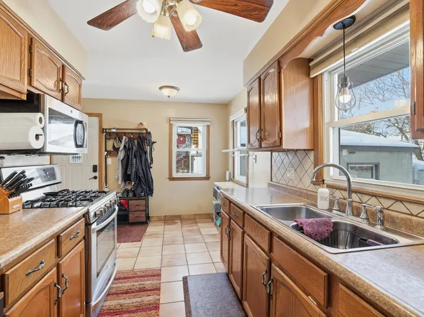 2447 Minnehaha Ave E, Maplewood, MN 55119