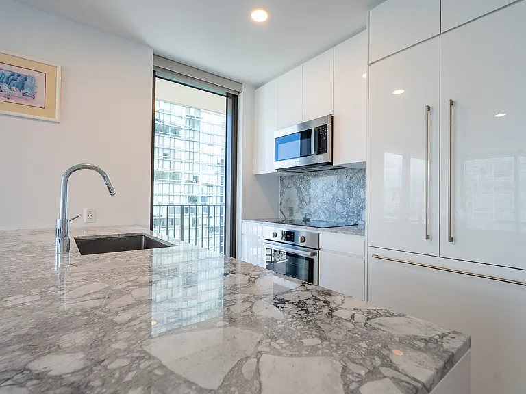 987 Queen St #2714 — Photo 4