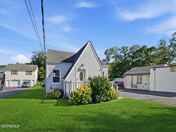 3rd image of 251 Main St