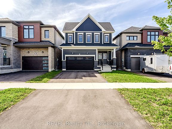 3rd image of 111 Sunflower Cres