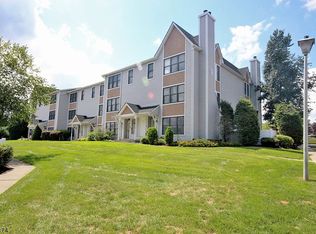 90 Heritage Ln, Hamburg, NJ 07419