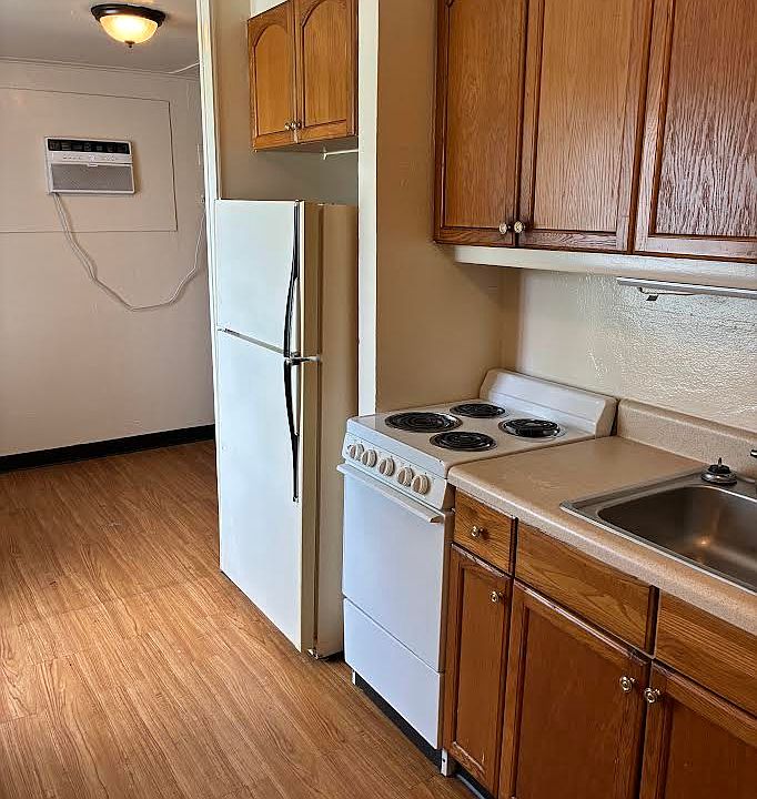1st image of 1596 N Tamiami Trl #3