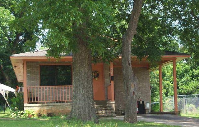 2nd image of 415 Fort Hill St