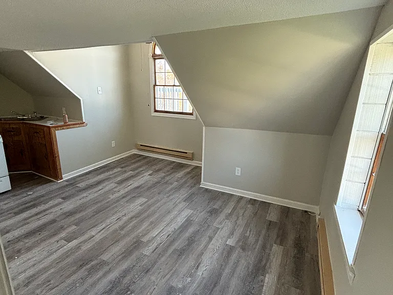 312 E Broadway #3 — Photo 2