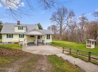 26 Laurel Ln, Baiting Hollow, NY 11933