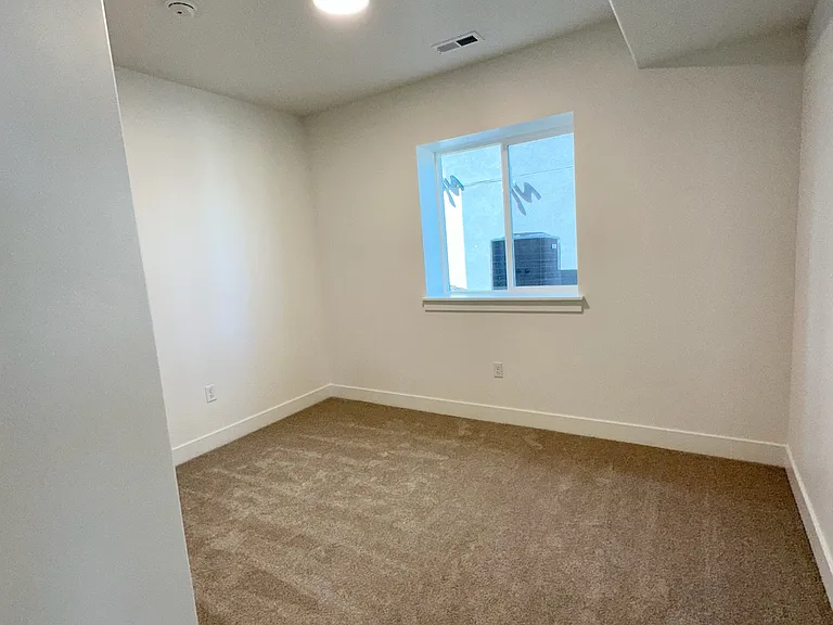 682 Benedict Dr — Photo 9