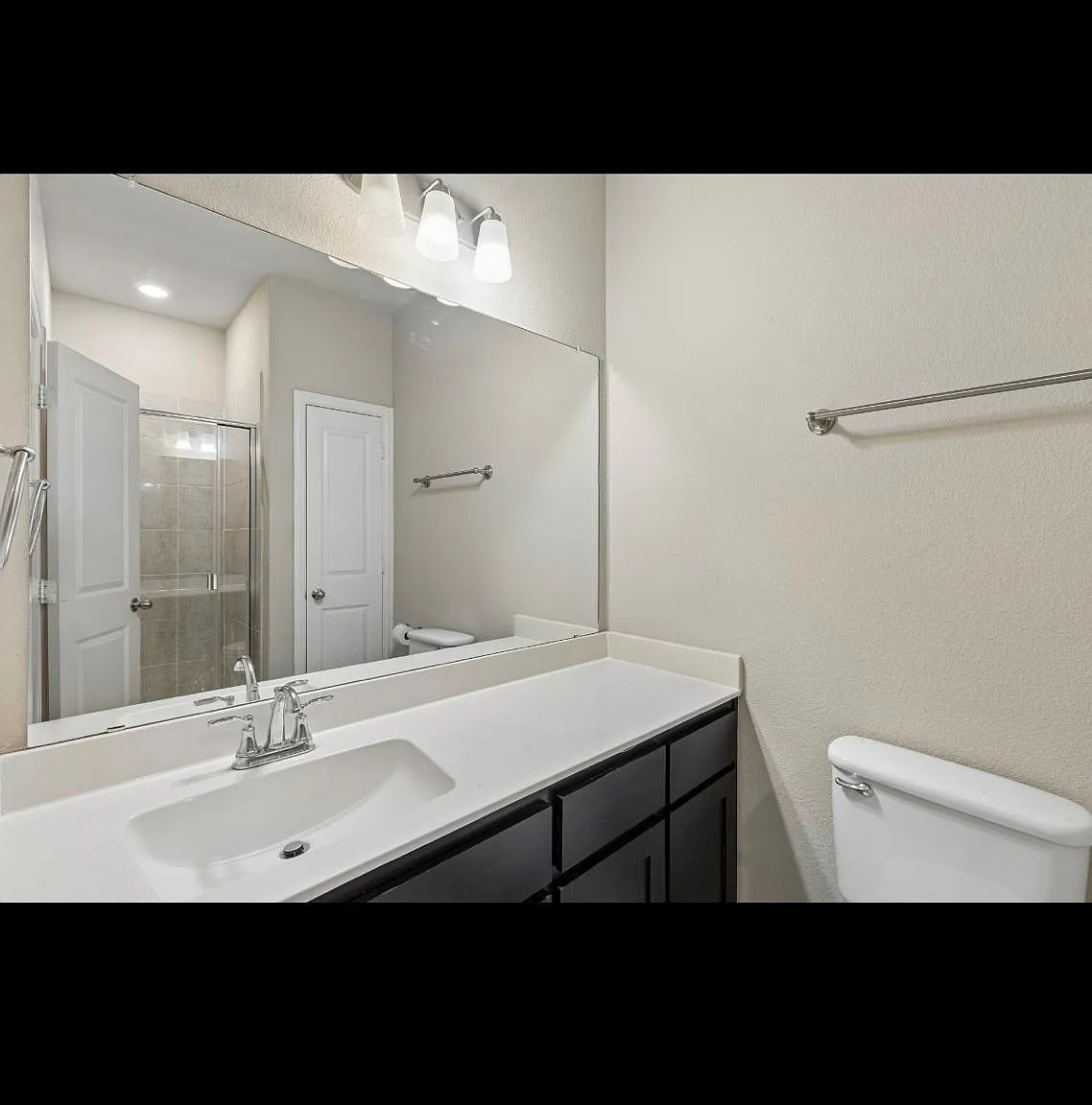 4 bed, 2005 sqft, $2,295 — Photo 4