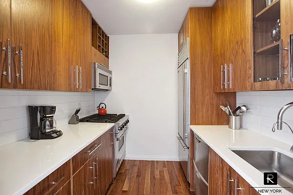 Rented by R New York | media 23