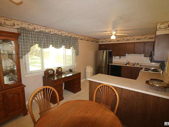 5th image of 906 Valley Dr