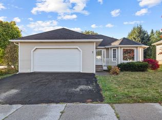 2 Commonwealth Ave, Charlottetown, PE C1E2E9