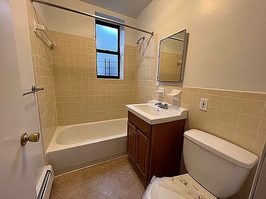 4th image of 3900 Harper Ave #11A