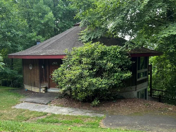951 Cascade Trl, Fancy Gap, VA 24328