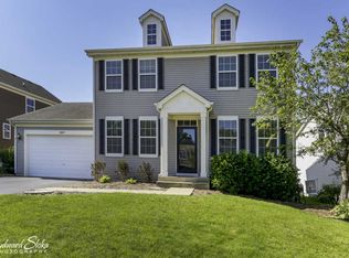 387 Oakmont Dr, Cary, IL 60013