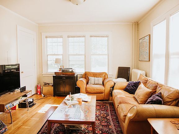 2nd image of 1670 Marshall Ave APT 2
