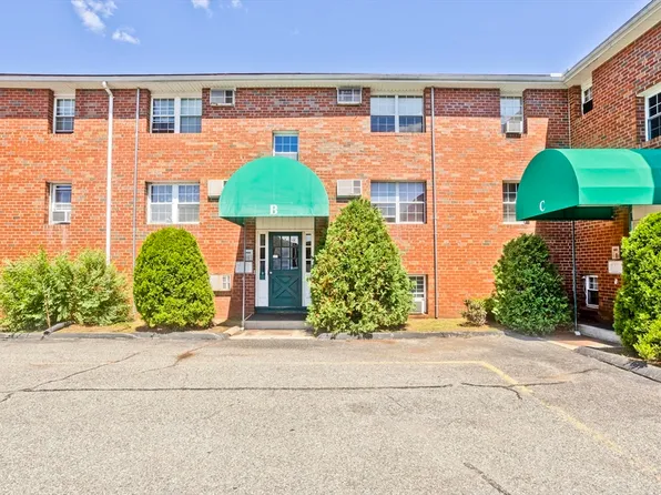 1304 Elm St APT 1B, West Springfield, MA 01089