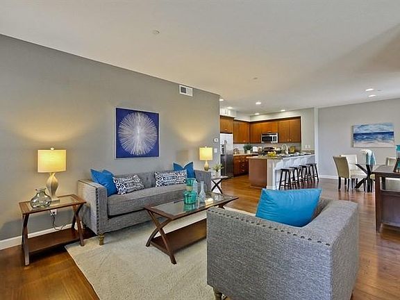 4th image of 948 E Duane Ave #150