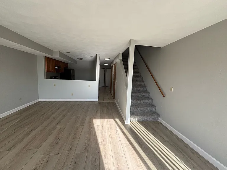 386 Amphitheater Dr — Photo 11