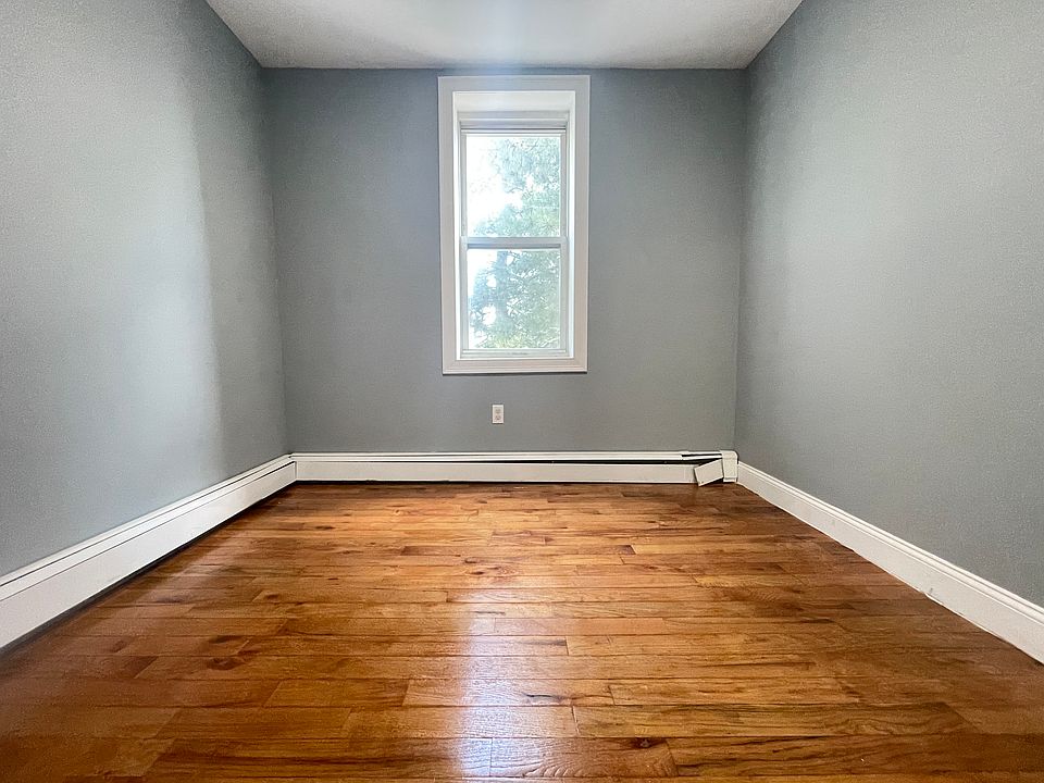 2nd image of 21-23 E 17th St #8E