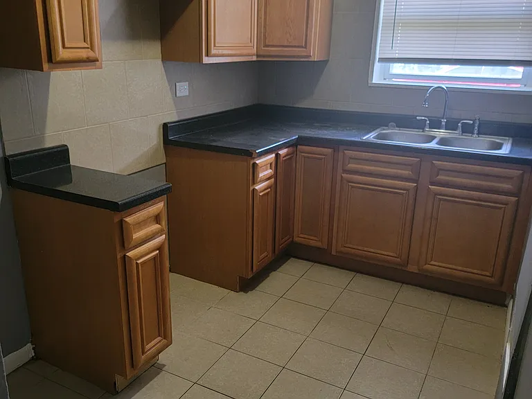 9915 S Wood St #7 — Photo 4