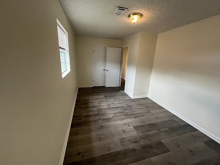 313 Potts Dr #J — Photo 6