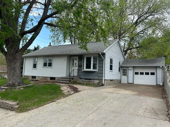 613 N Iowa St, Mitchell, SD 57301