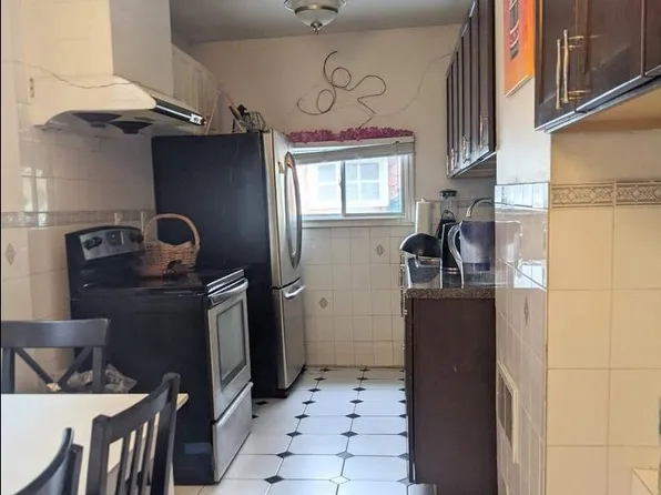 662 Dundas St W, Toronto, ON M5T 1H9