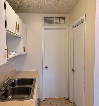 4th image of 2002 N Campus Dr #2