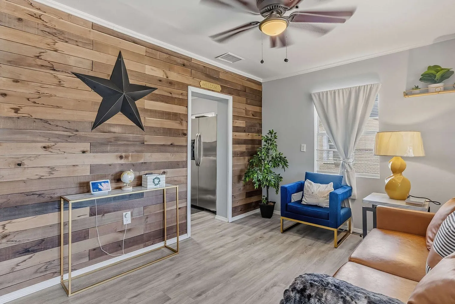 2 bed, 1.0 bath, 990 sqft, $1,800 — Photo 2