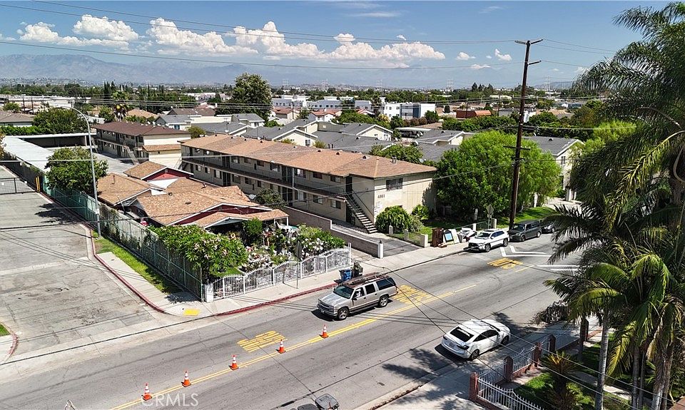 1st image of 4861 Clara St
