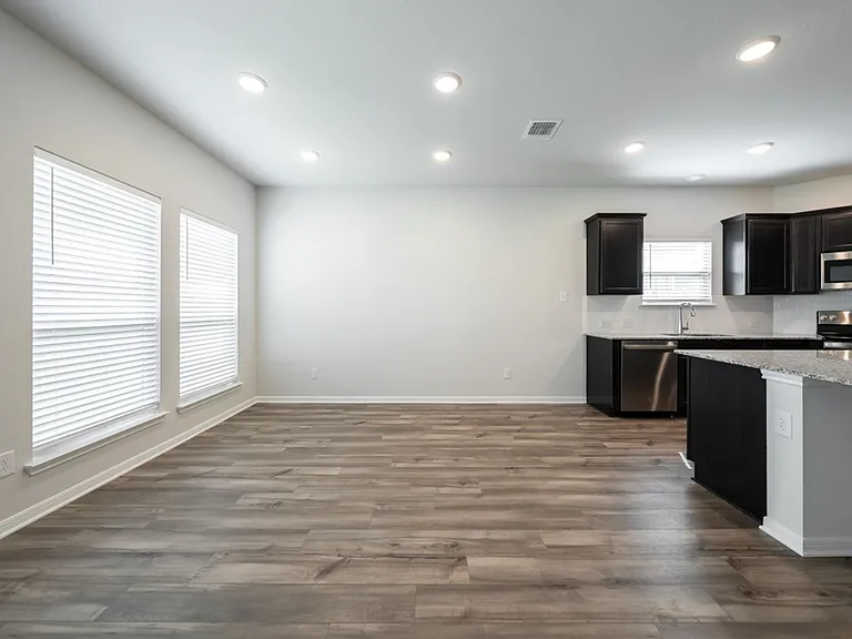 738 Friar Tuck Dr — Photo 6