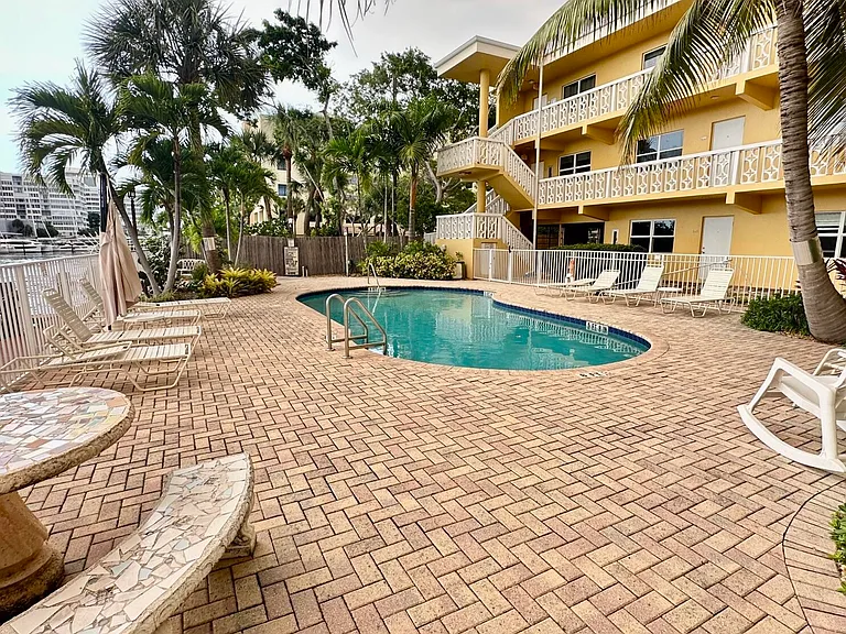 815 Middle River Dr #110 — Photo 15