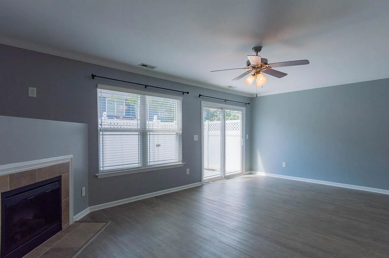 3 bed, 2.5 bath, 1442 sqft, $1,600 — Photo 3