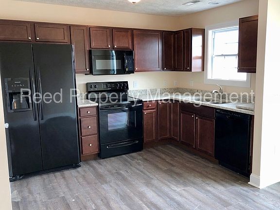 3rd image of 630 Pin Oak Dr
