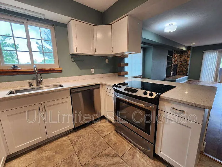 731 Julian Cir — Photo 3