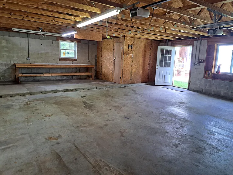 781 Kingsale Rd — Photo 26