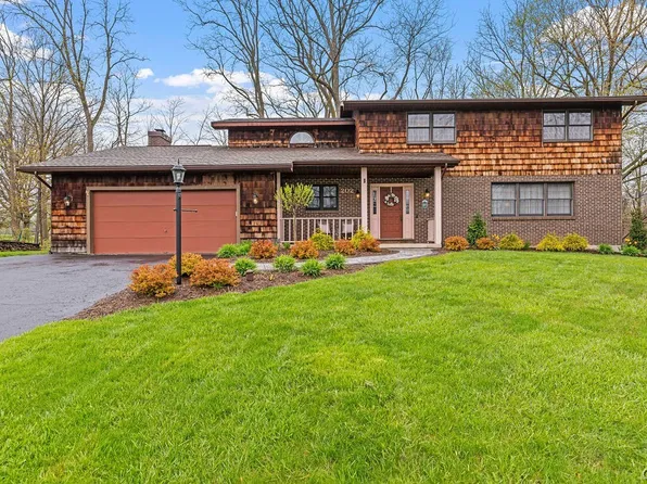 202 Crandon Ter, Baldwinsville, NY 13027