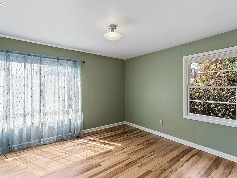735 E 23rd Ave — Photo 16