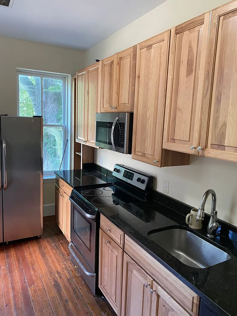 506 W Marshall St — Photo 4