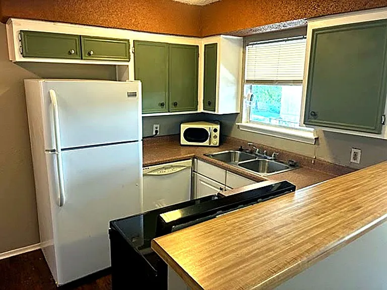 210 N Vanderveer St #7 — Photo 6