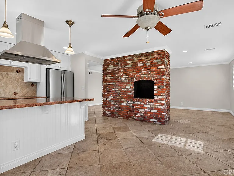 2310 E Monroe Ave — Photo 11