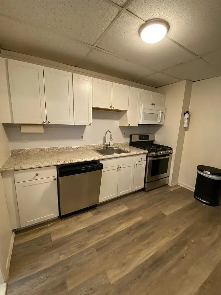 314 Laury St — Photo 2