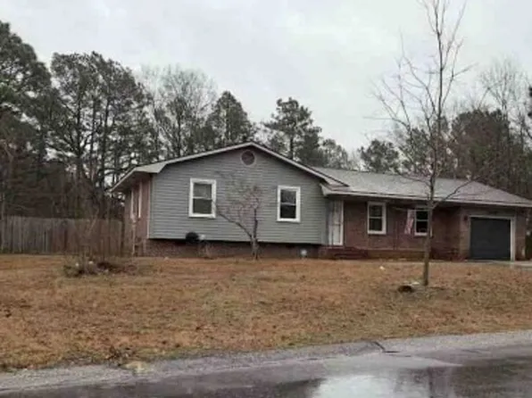 2029 Dockside Dr, Fayetteville, NC 28304