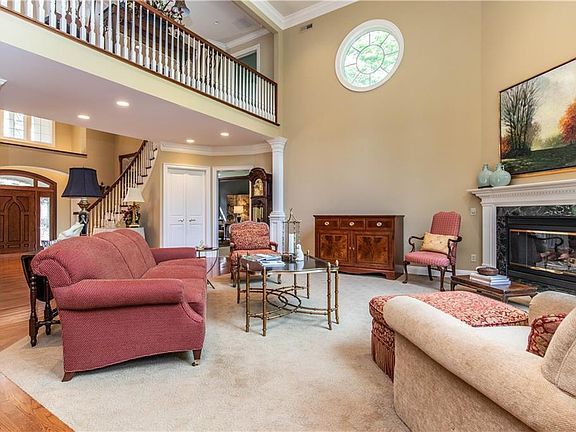 5th image of 799 Meadowview Ln