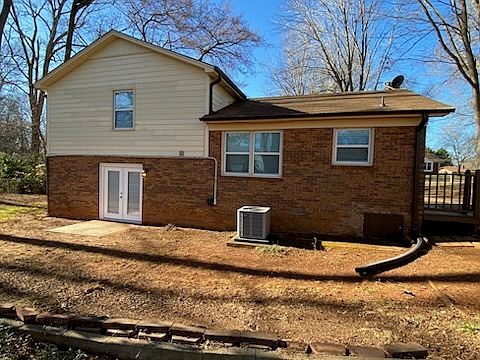 4th image of 4705 Oakwood Cir